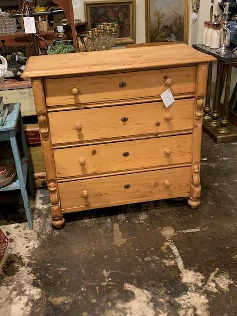 Scrubbed pine Antique chest