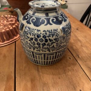 Chinese Blue White vintage Porcelain Vessel